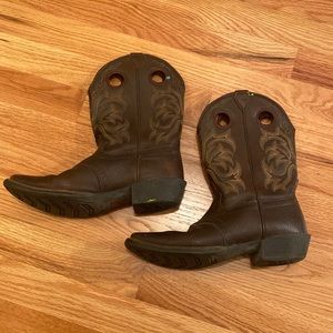Justin brand cowboy boots with stitched details- size 7/7.5